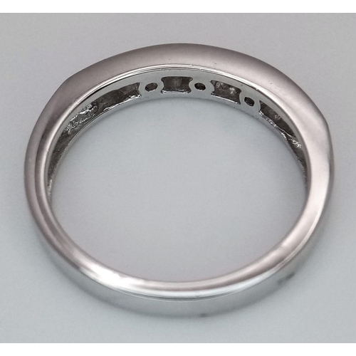 375 - AN 18K WHITE GOLD DIAMOND HALF ETERNITY RING. 0.25CTW. 2.5G. SIZE I. JR4