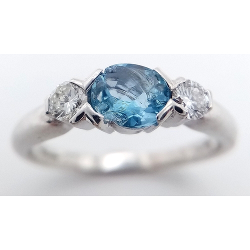 39 - AN 18K WHITE GOLD DIAMOND AND AQUAMARINE RING. 4.1G. SIZE O. AQUA HAS SLIGHT DAMAGE ON EDGE OF STONE... 