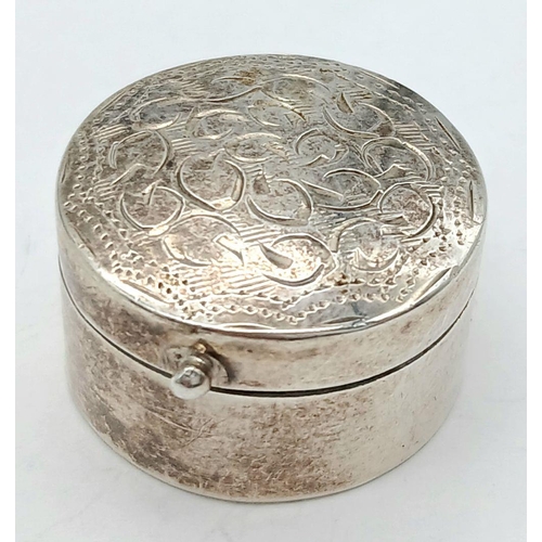 413 - Vintage SILVER PILL BOX. Circular drum shape. Beautifully decorated lid. Opens and closes perfectly.... 