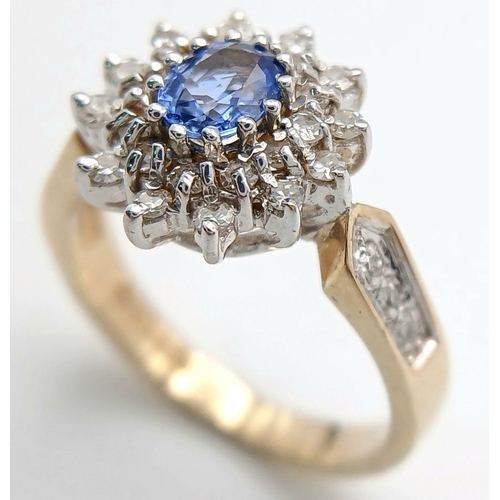 619 - A 9K YELLOW GOLD DIAMOND AND BLUE TOPAZ CLUSTER RING. 3.5G. SIZE M. GW7