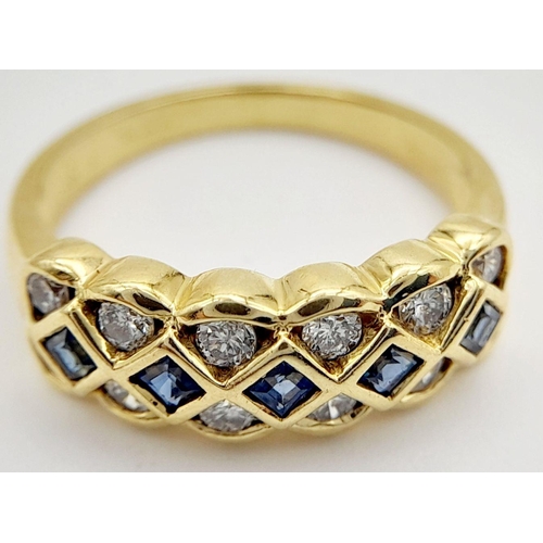 73 - AN 18K YELLOW GOLD DIAMOND AND SAPPHIRE BAND RING. 4G. SIZE K. GW9