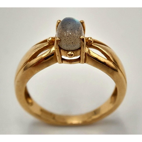 91 - Impressive 9 CARAT GOLD, MYSTIC MOONSTONE  RING. Consisting an attractive 9 carat GOLD RING with pie... 