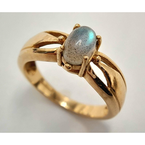 91 - Impressive 9 CARAT GOLD, MYSTIC MOONSTONE  RING. Consisting an attractive 9 carat GOLD RING with pie... 