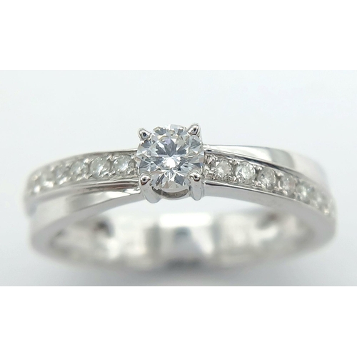 382 - AN 18K WHITE GOLD AND DIAMOND RING -WITH DIAMOND SHOULDERS. 0.37CTW.  3.6G TOTAL. SIZE N. JR5