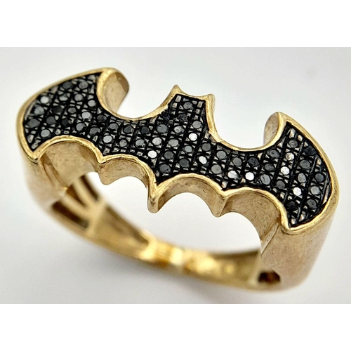 417 - A 9K YELLOW GOLD BLACK DIAMOND SET BATMAN RING! 4.6G. SIZE O. MANGE-TOUT RODNEY! TAN6001