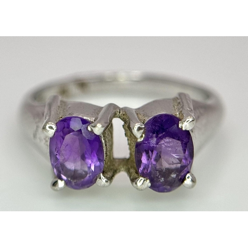 1752 - An Amethyst Two Gemstone Ring. Set in 925 Sterling silver.
Size P. HV2312