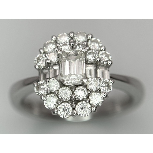 12 - A BEAUTIFUL 18K WHITE GOLD, EMERALD CUT AND ROUND BRILLIANT CUT DIAMOND CLUSTER RING - 1CTW APPROX. ... 