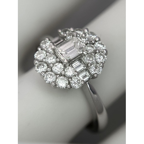 12 - A BEAUTIFUL 18K WHITE GOLD, EMERALD CUT AND ROUND BRILLIANT CUT DIAMOND CLUSTER RING - 1CTW APPROX. ... 