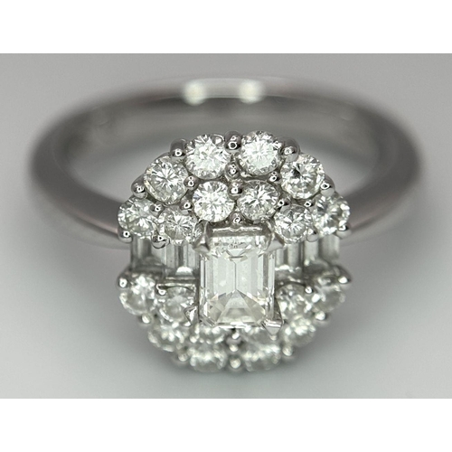 12 - A BEAUTIFUL 18K WHITE GOLD, EMERALD CUT AND ROUND BRILLIANT CUT DIAMOND CLUSTER RING - 1CTW APPROX. ... 