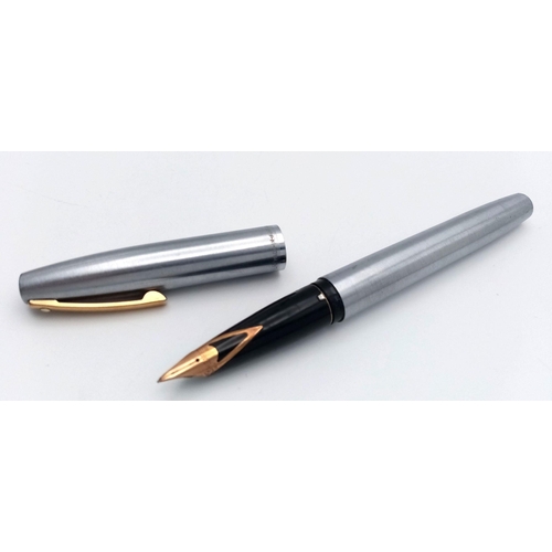 1378 - A Vintage Schaeffer Australia Gold Nibbed Fountain Pen. 13cm.