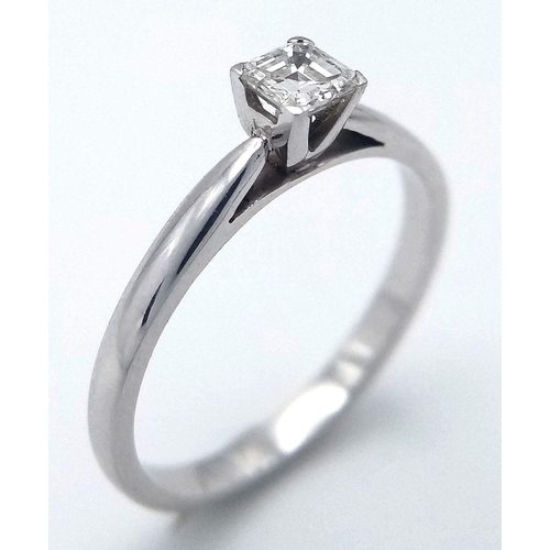 179 - AN 18K WHITE GOLD DIAMOND SOLITAIRE RING - ASCHER CUT. 0.20CT. 2.6G. SIZE O. JR11