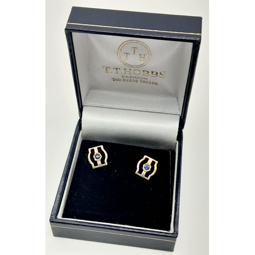 518 - A beautiful pair of 9 carat GOLD STUD EARRINGS with SAPPHIRE Centre. Complete with gold backs . Pres... 