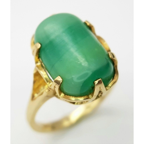 567 - Impressive 14 carat GOLD and JADE RING. Consisting a large (3.0 carat) Natural Jade nugget,polished ... 