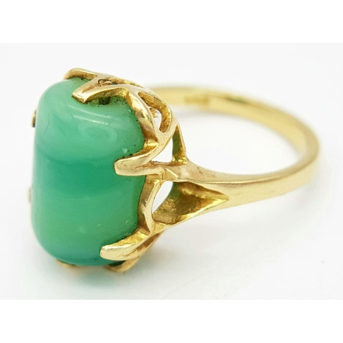 567 - Impressive 14 carat GOLD and JADE RING. Consisting a large (3.0 carat) Natural Jade nugget,polished ... 