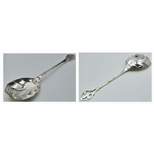 717 - A Wonderful Art Deco Silverplate Spoon and Fork Set. Fleur de lis decoration. Comes in original pres... 