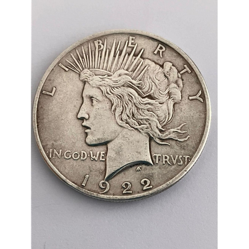 497 - 1922 USA SILVER PEACE DOLLAR. Extremely fine condition. Bold and clear definition to both sides.