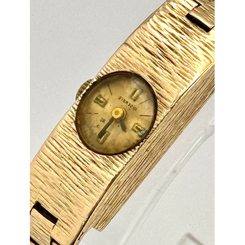 15 - A Vintage 9k Gold Accurist Ladies Watch. 9k gold bracelet and case - 10.5mm. Patinaed dial. 17 Jewel... 