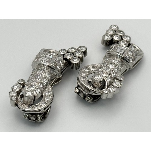 46 - A Gorgeous Art Deco Platinum and Diamond Brooch. Twin scrolled cones with an array of diamond decora... 