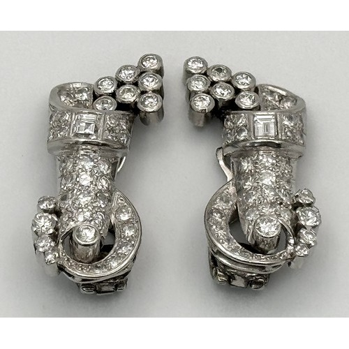 46 - A Gorgeous Art Deco Platinum and Diamond Brooch. Twin scrolled cones with an array of diamond decora... 