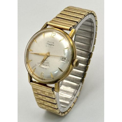 1074 - A Vintage Avia Daytyme Automatic Gents Watch. Expandable gilded bracelet. Case - 36mm. Silver tone d... 