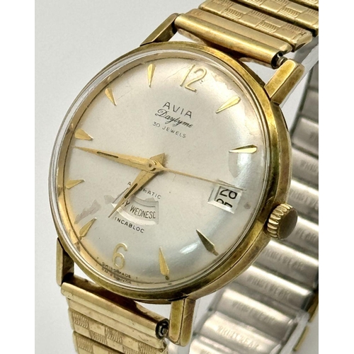 1074 - A Vintage Avia Daytyme Automatic Gents Watch. Expandable gilded bracelet. Case - 36mm. Silver tone d... 