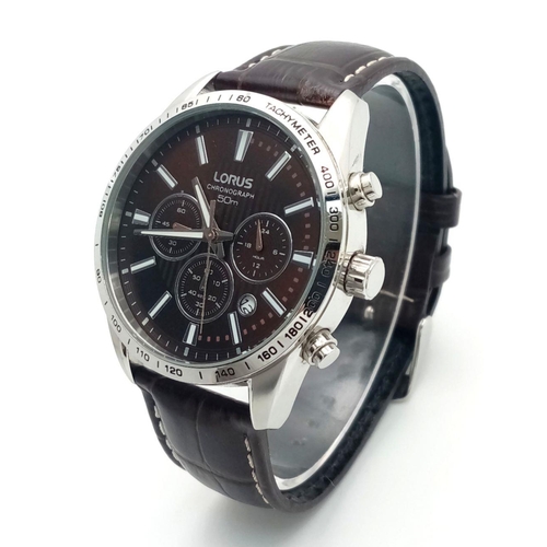 1528 - A Lorus Quartz Chronograph Gents Watch. Brown leather strap. Stainless steel case - 43mm. Brown dial... 