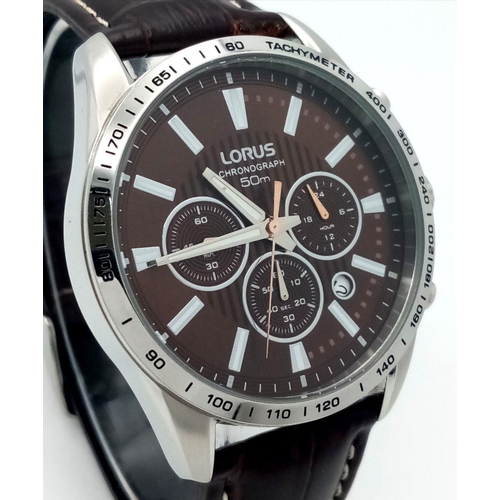 1528 - A Lorus Quartz Chronograph Gents Watch. Brown leather strap. Stainless steel case - 43mm. Brown dial... 