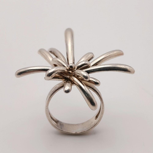 1947 - A Sterling Silver Floral Burst Ring. Size P. 10.2g