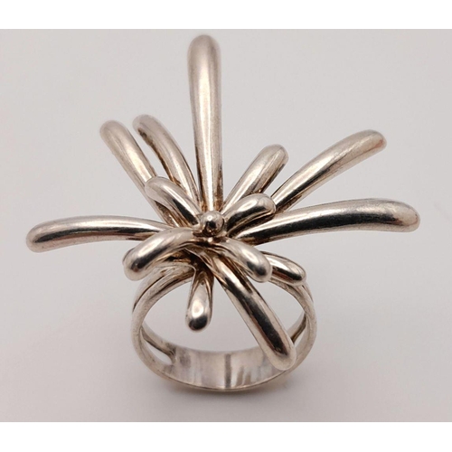 1947 - A Sterling Silver Floral Burst Ring. Size P. 10.2g