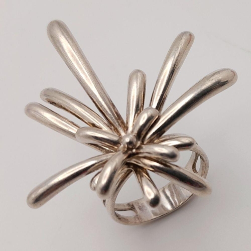 1947 - A Sterling Silver Floral Burst Ring. Size P. 10.2g