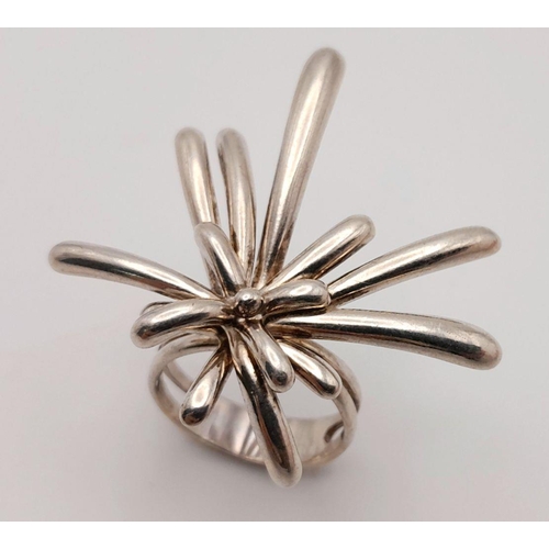 1947 - A Sterling Silver Floral Burst Ring. Size P. 10.2g