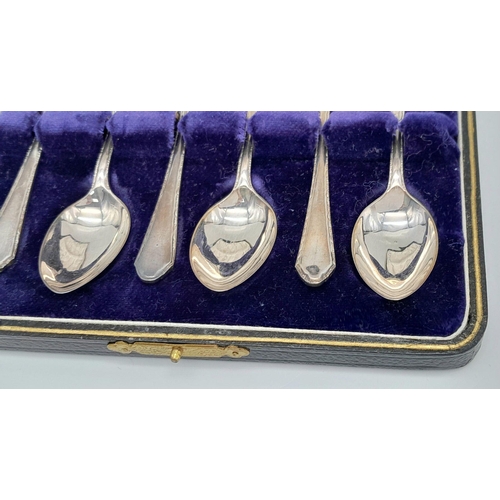 417 - Six Sterling Silver Teaspoons in Original Fitted Case. 11cm. 72g.