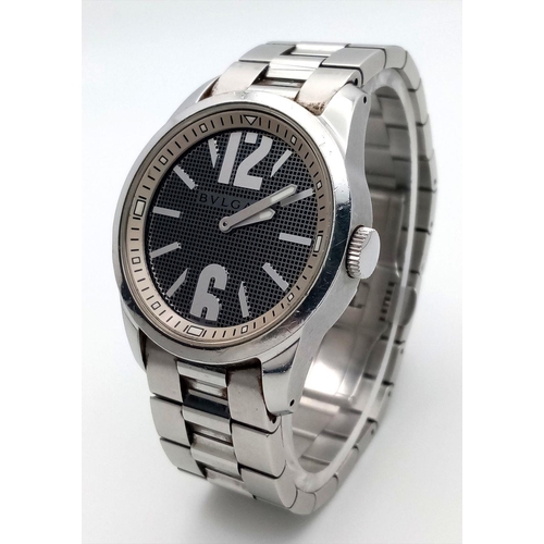 452 - A Bvlgari Solotempo Quartz Unisex Watch. Stainless steel bracelet and case - 38mm. Textured silver t... 