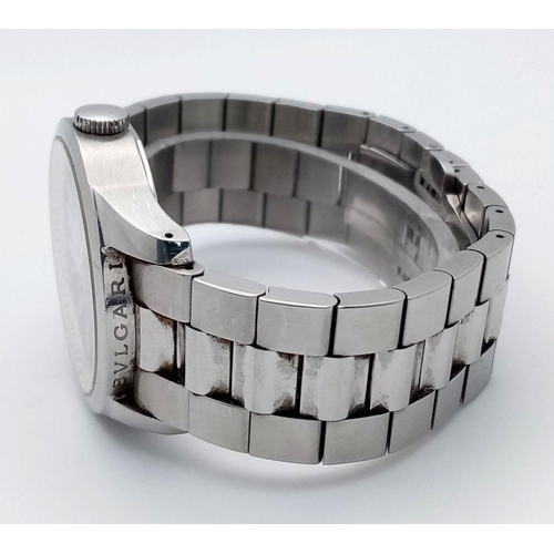 452 - A Bvlgari Solotempo Quartz Unisex Watch. Stainless steel bracelet and case - 38mm. Textured silver t... 