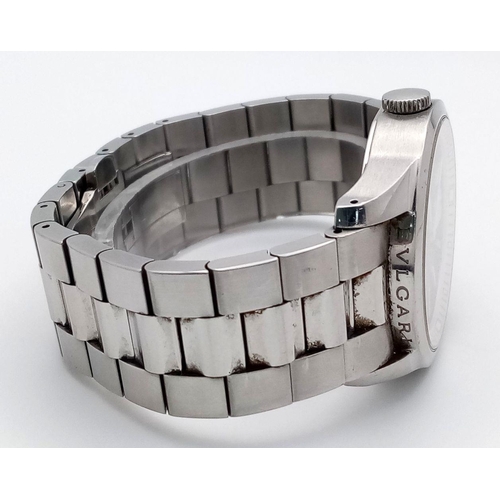 452 - A Bvlgari Solotempo Quartz Unisex Watch. Stainless steel bracelet and case - 38mm. Textured silver t... 