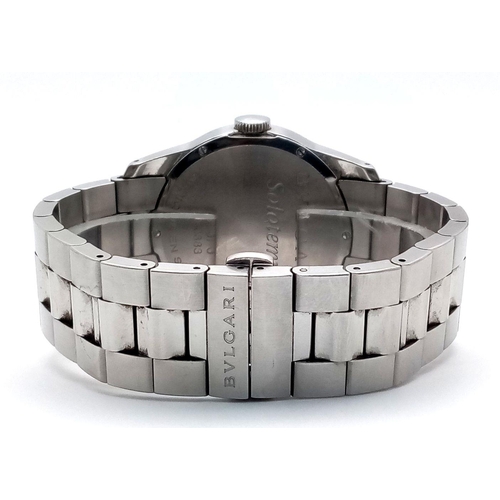 452 - A Bvlgari Solotempo Quartz Unisex Watch. Stainless steel bracelet and case - 38mm. Textured silver t... 