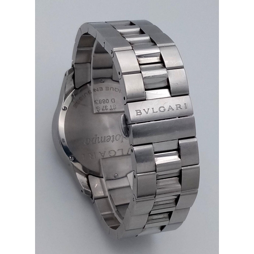 452 - A Bvlgari Solotempo Quartz Unisex Watch. Stainless steel bracelet and case - 38mm. Textured silver t... 