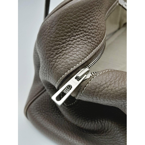 60 - A Hermes Taurillon Clemence Victoria II 35 Handbag. Etoupe leather exterior with silver toned hardwa... 