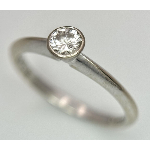 688 - An 18K white gold ring set with a brilliant cut solitaire diamond - 0.25ct. Size O. 2.8g total weigh... 