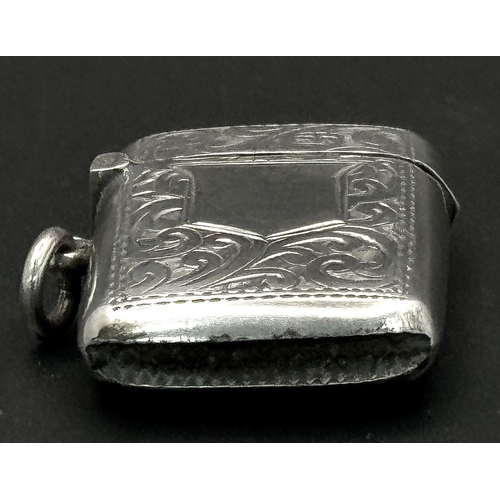 723 - An Antique Sterling Silver Vesta Case. Chester hallmarks. 3.5cm x 2.5cm. 13g.