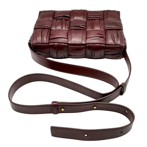 95 - A Bottega Veneta Calfskin Intreccio Plisse Cassette Crossbody Bag. Burgundy woven leather exterior, ... 