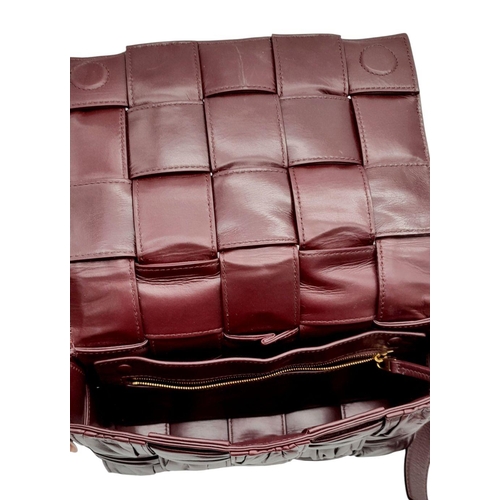 95 - A Bottega Veneta Calfskin Intreccio Plisse Cassette Crossbody Bag. Burgundy woven leather exterior, ... 