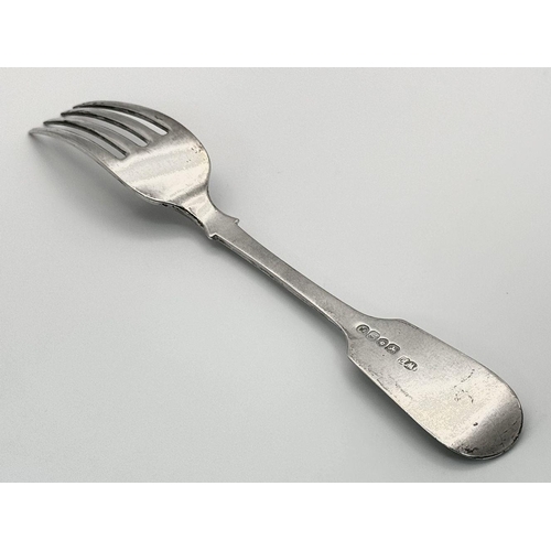 1033 - An antique Victorian sterling silver fork. Full London hallmarks, 1838. Total weight 70G. Total leng... 