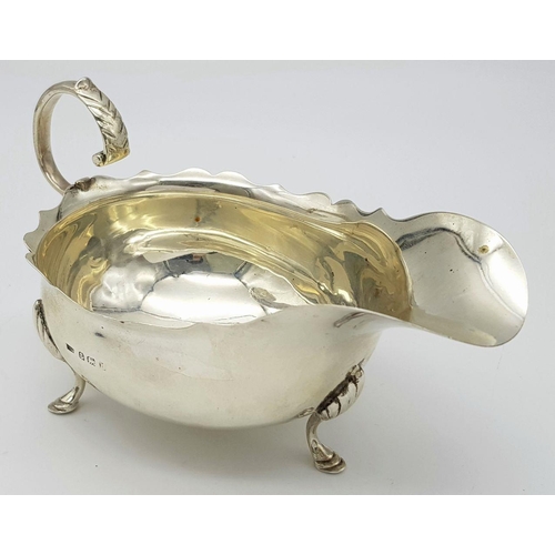 1655 - An Antique Sterling Silver Gravy Boat. Hallmarks for Birmingham 1907. 16cm length. 9cm tall. 139g.