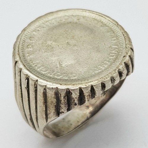 1657 - A vintage silver coin signet ring. Total weight 4.7G. Size K.