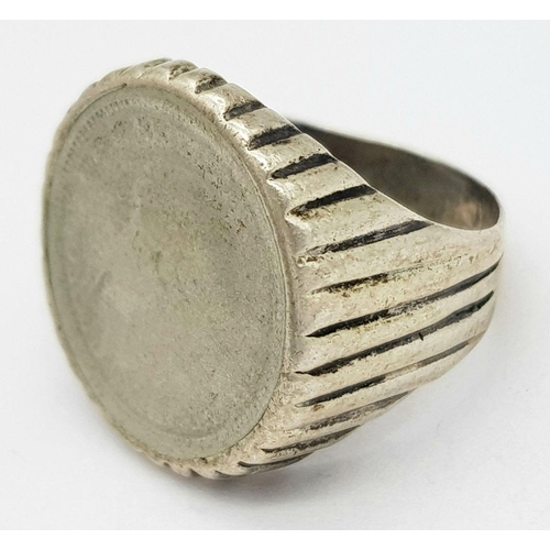 1657 - A vintage silver coin signet ring. Total weight 4.7G. Size K.