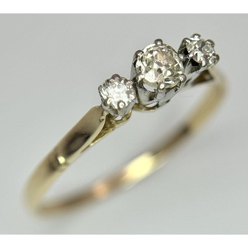 216 - A 18K YELLOW GOLD VINTAGE 3 STONE OLD CUT DIAMOND RING 0.20CT 1.7G SIZE P 1/2. Ref: SC 7063