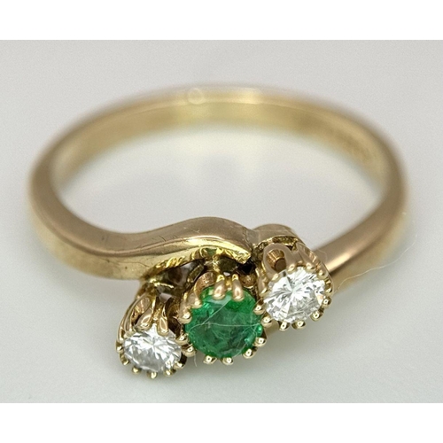 265 - A 9K YELLOW GOLD DIAMOND & EMERALD 3 STONE TWIST RING 0.15CT 2.7G SIZE M. Ref: SC 7037