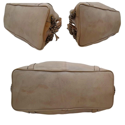 1076 - A Mulberry Beige Leather Handbag. Leather exterior with brass-toned hardware and drawstring closure.... 