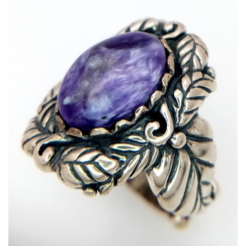 1533 - A Vintage Sterling Silver Amethyst Laurel Leaf Design Ring Size O1/2. The Ring Measures 2.3cm Long a... 